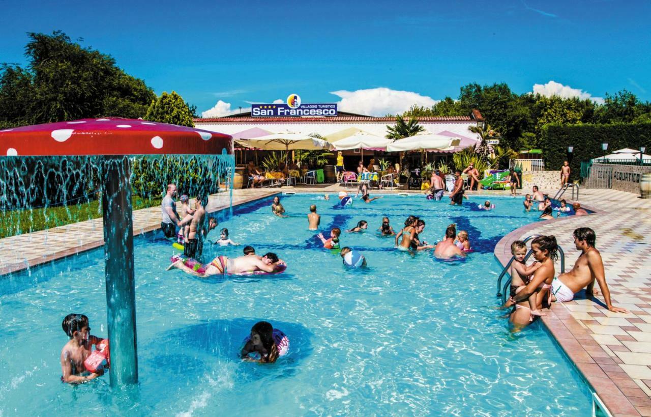 Victoria Mobilehome In Centro Vacanze San Francesco Duna Verde Εξωτερικό φωτογραφία